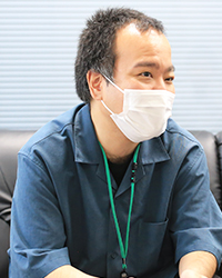 東江 伸之 氏