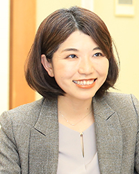 石原 潤子 氏